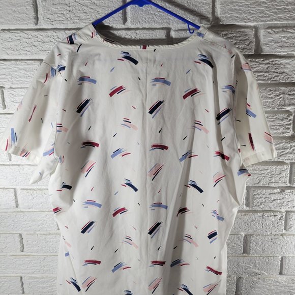 Fashion Health Care Scrub Top == ITEM #1325 - Picture 2 of 2